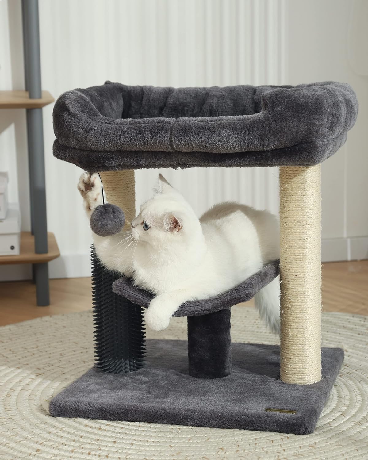 Torre de árbol para gatos acogedora e interactiva con poste rascador